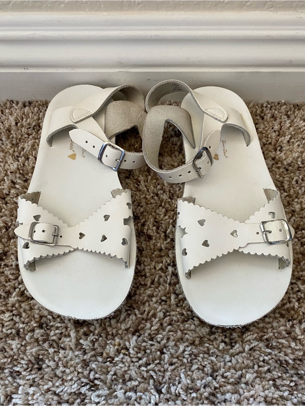 Salt Water Kid’s White Sandals By Hoy Sweetheart Style Size 2